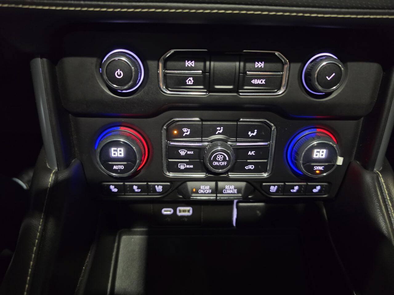 Used 2023 Chevrolet Suburban Premier AWD/4WD image 47