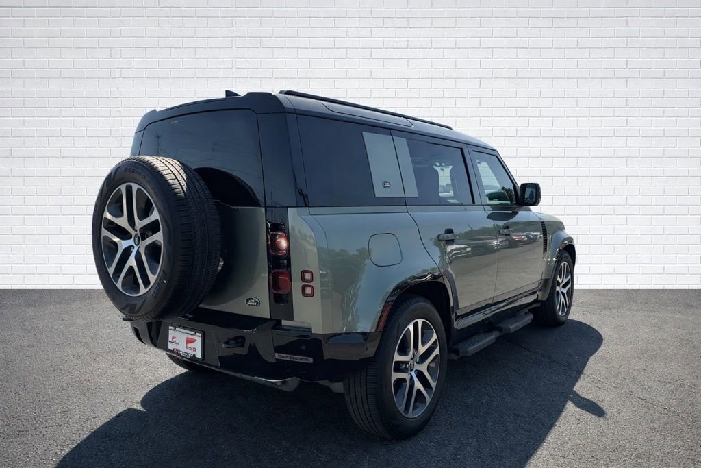 Used 2023 Land Rover Defender 110 X-Dynamic SE AWD/4WD image 4