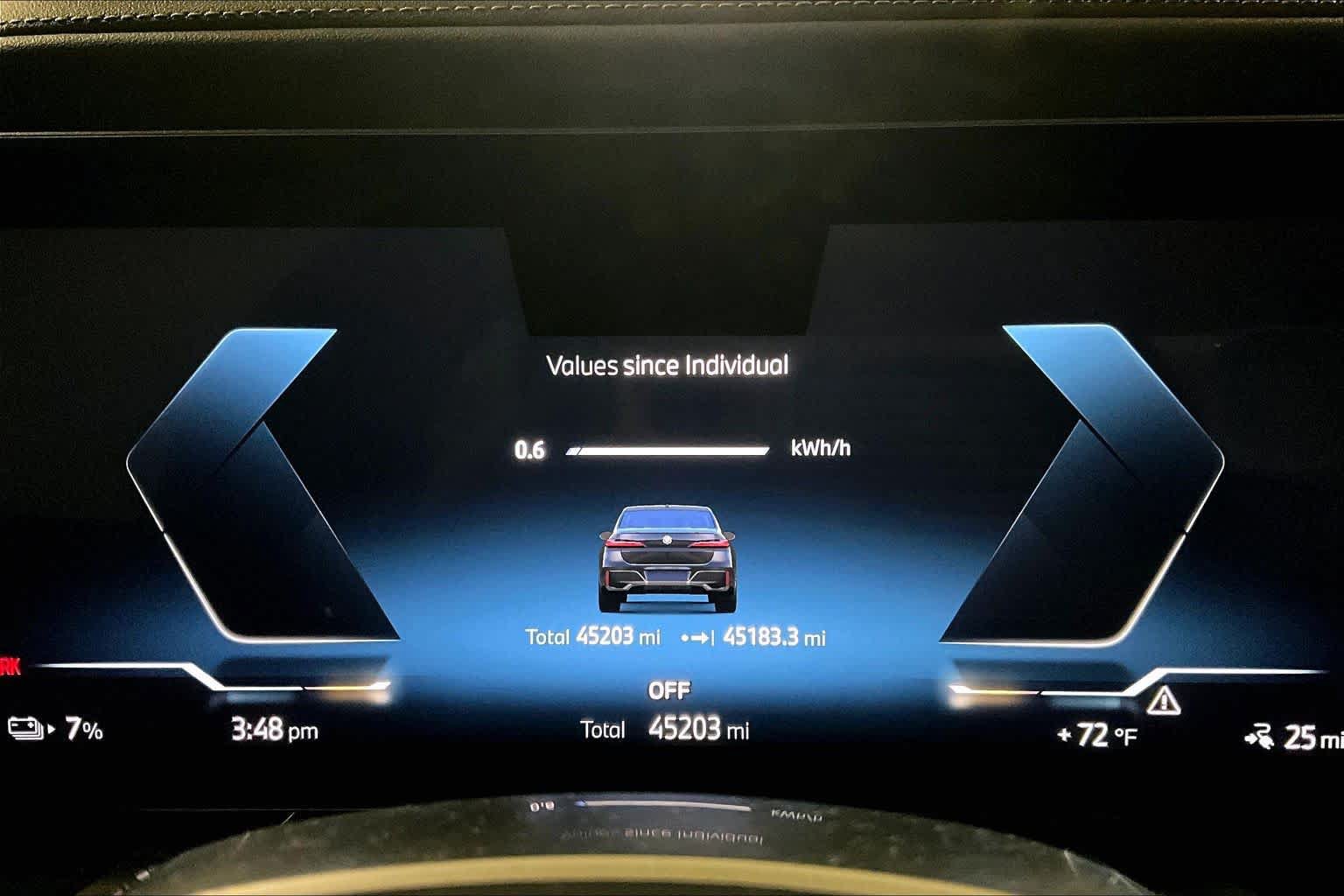 Used 2023 BMW i7 xDrive60 AWD/4WD image 25