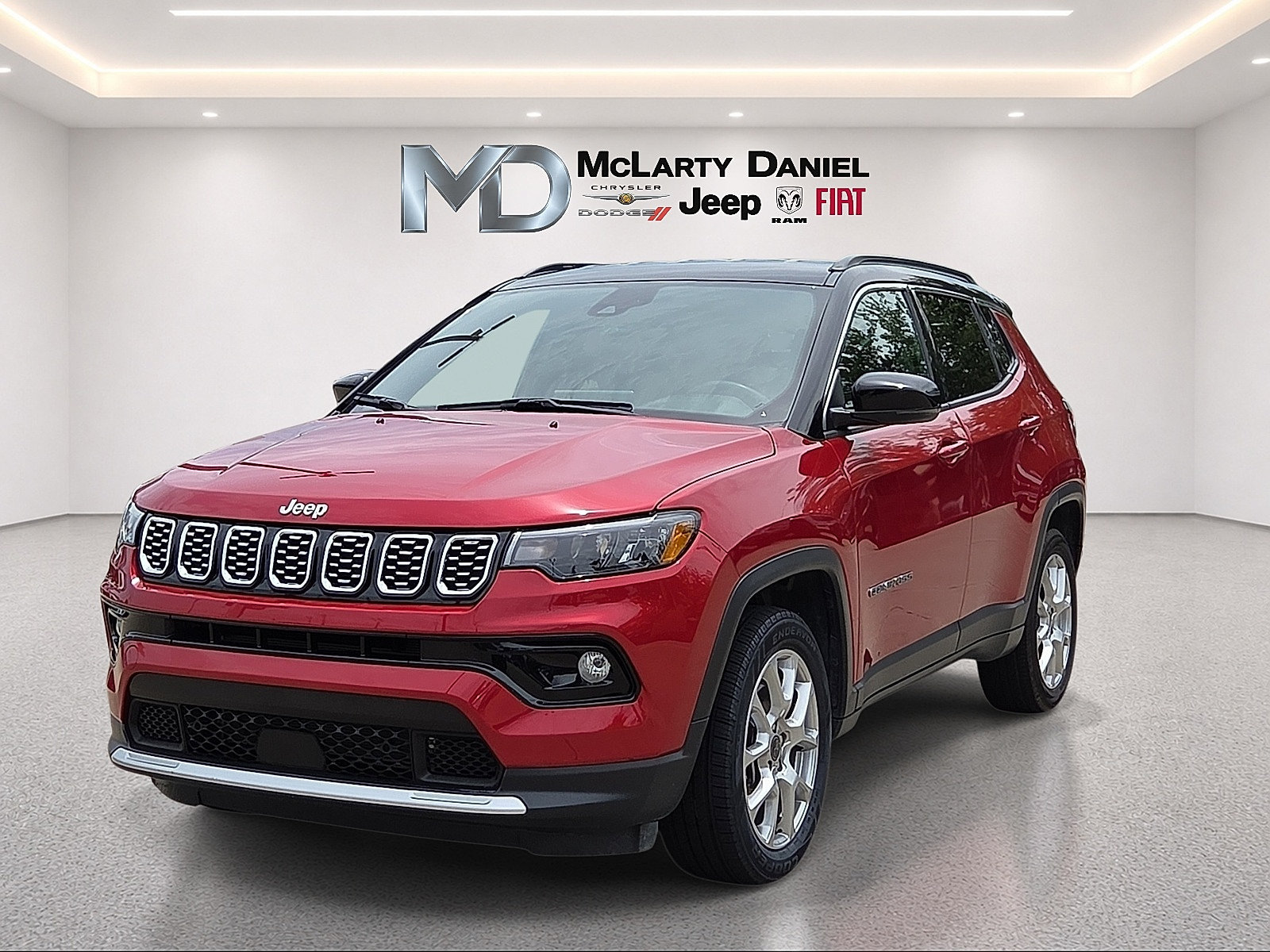 Used 2025 Jeep Compass Limited AWD/4WD image 2