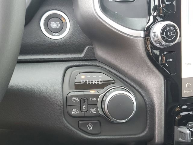 New 2026 RAM 1500 4x4 Crew Cab image 9