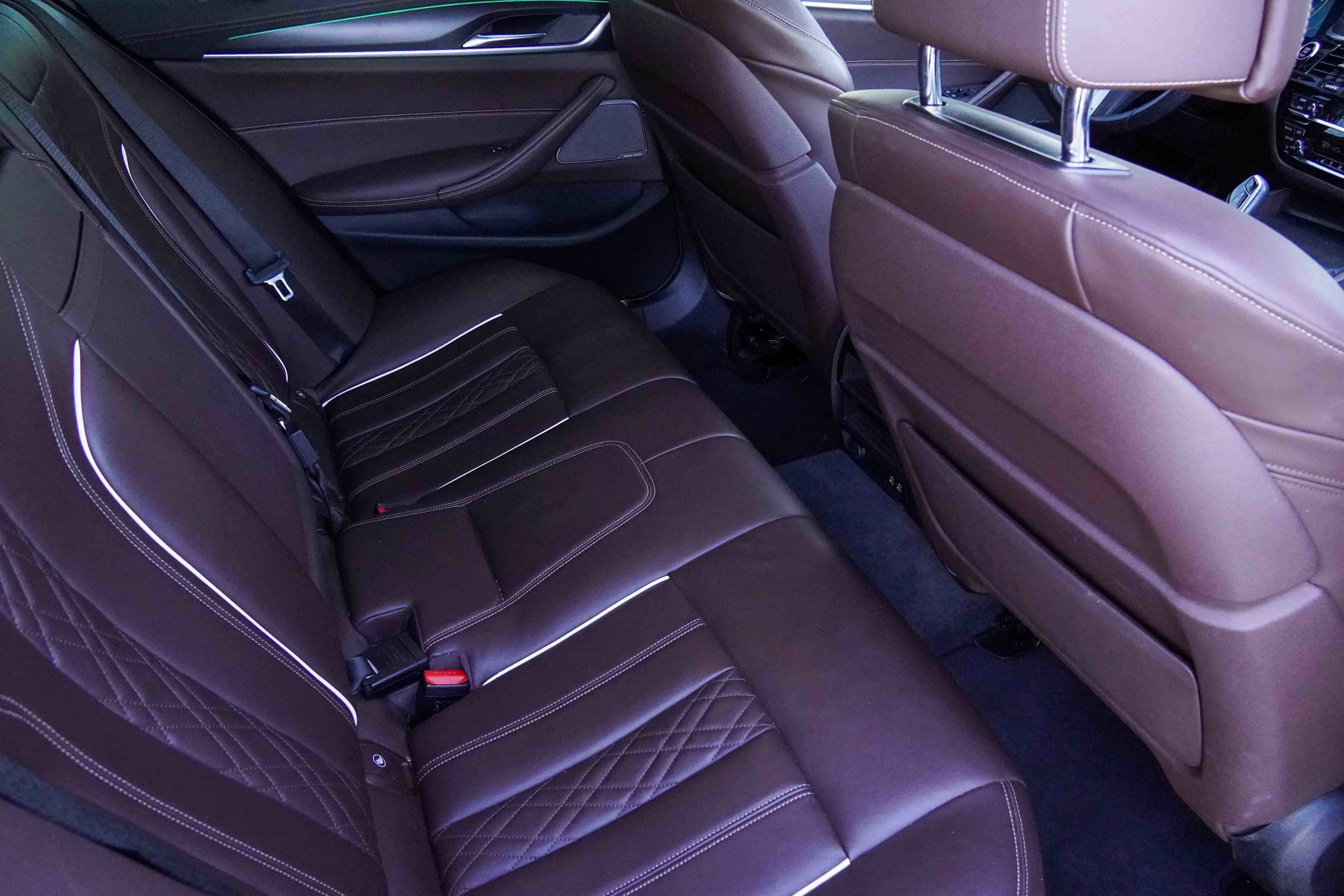 Certified 2022 BMW M550i xDrive w/ Executive Package image 35