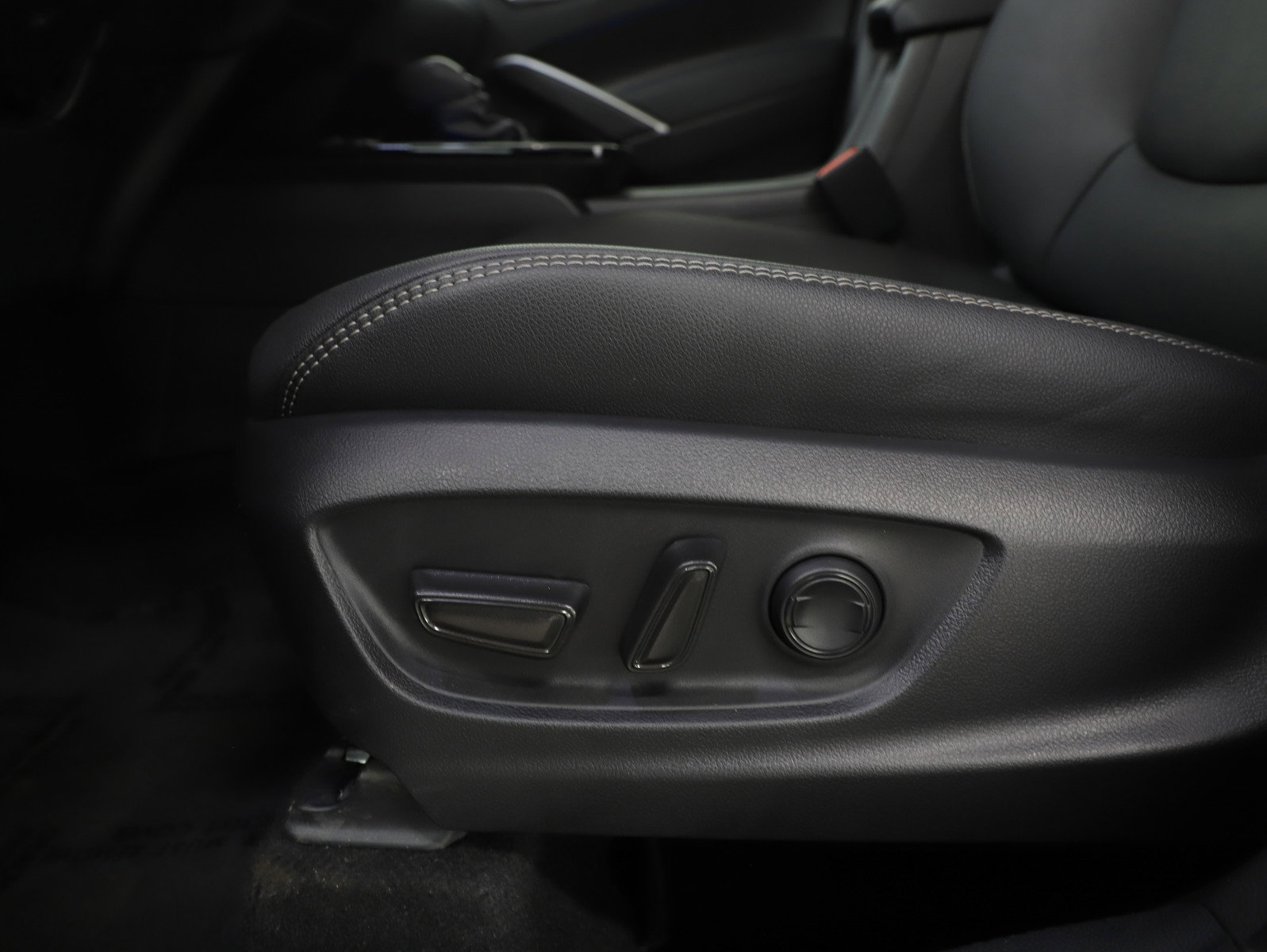 Used 2026 Toyota Corolla Cross XLE w/ Convenience Package image 25