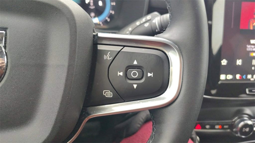 Used 2024 Volvo XC40 B5 Plus w/ Protection Package Premier image 15