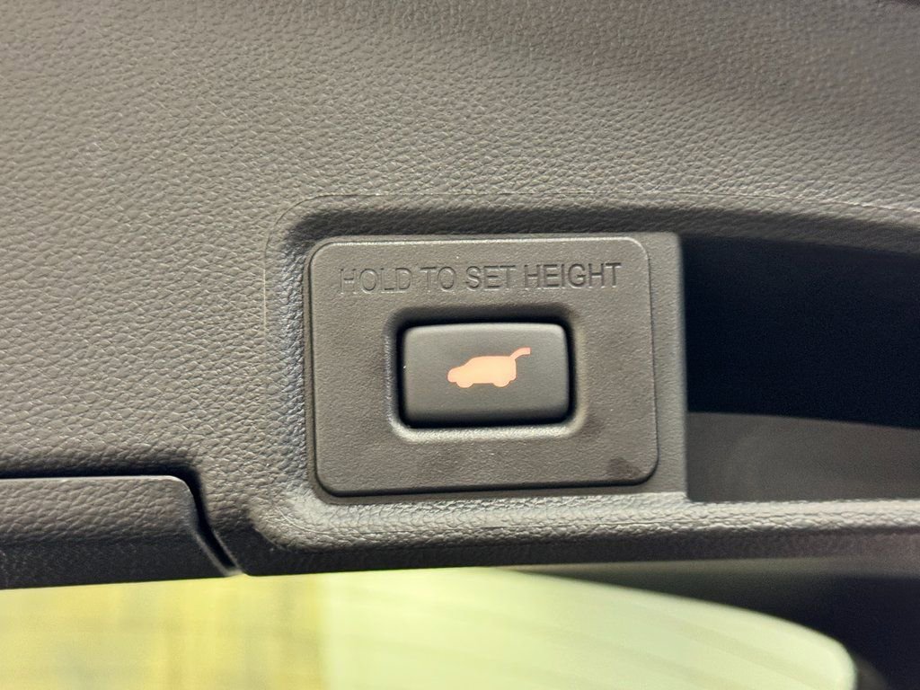 Used 2025 Acura RDX SH-AWD image 35