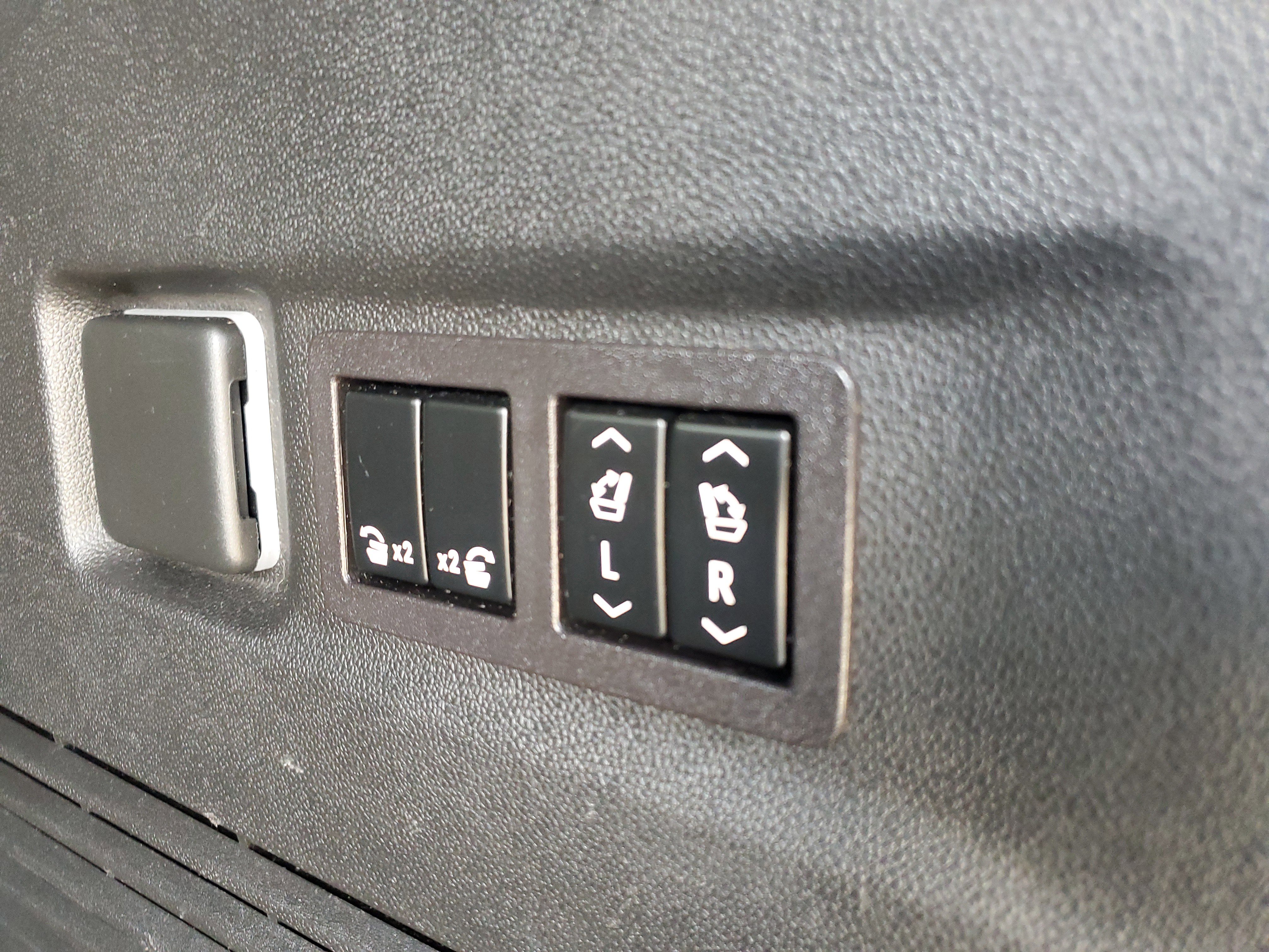 Used 2023 Chevrolet Suburban RST w/ Luxury Package image 5