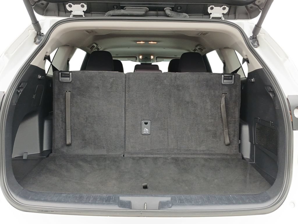 Used 2024 Toyota Highlander LE FWD image 27