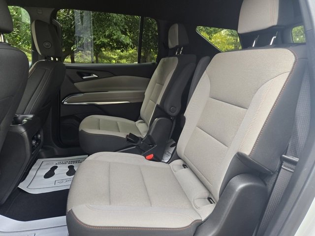Used 2025 Chevrolet Traverse LT image 17