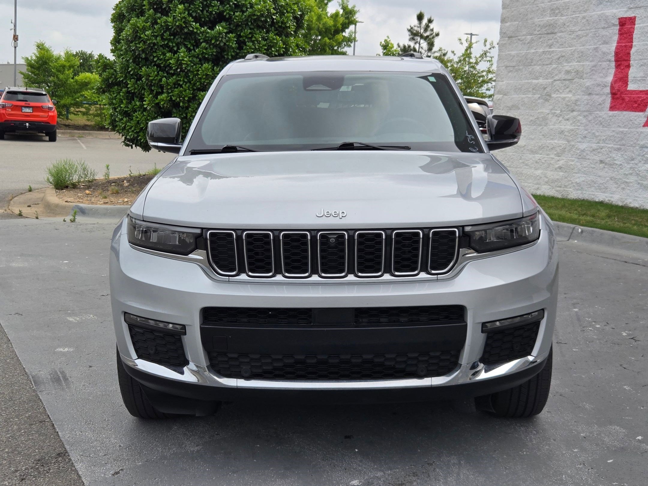 Used 2024 Jeep Grand Cherokee L Limited w/ Luxury Tech Group II AWD/4WD image 2