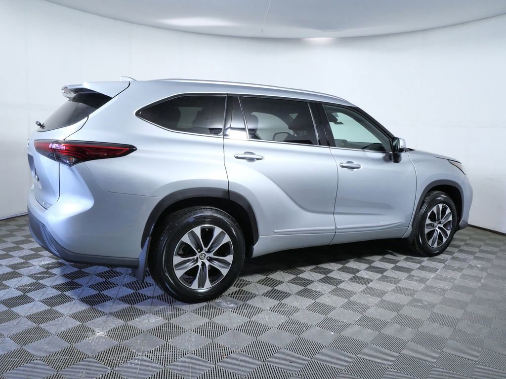 Used 2020 Toyota Highlander XLE image 8