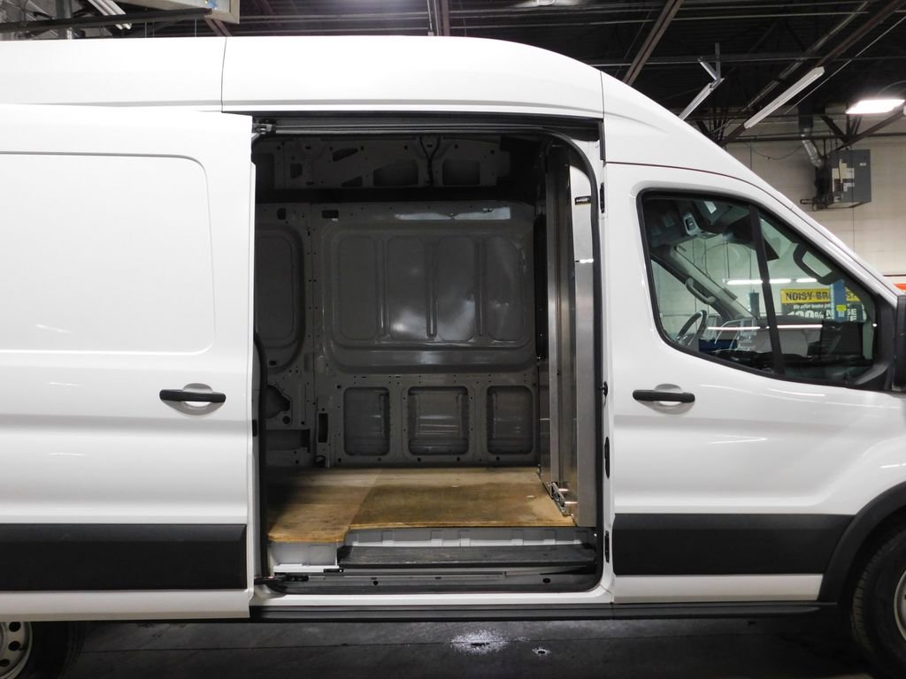 Used 2022 Ford Transit 250 AWD image 24