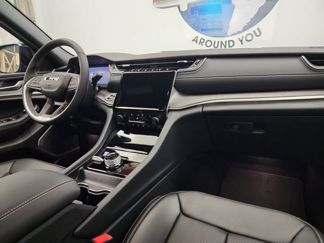 New 2025 Jeep Grand Cherokee Limited w/ Luxury Tech Group II image 24