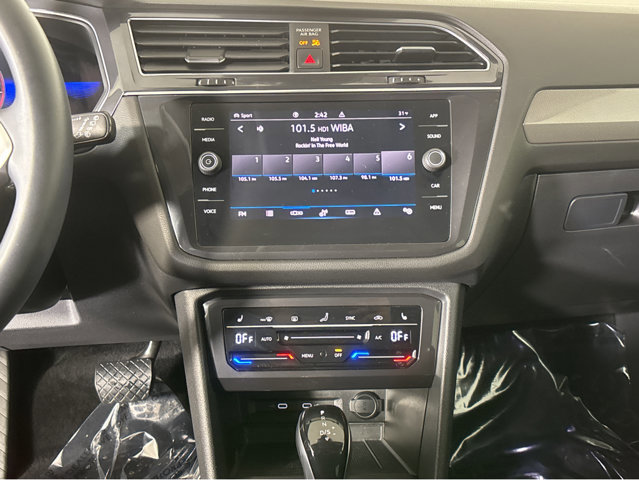 Used 2022 Volkswagen Tiguan SE image 30