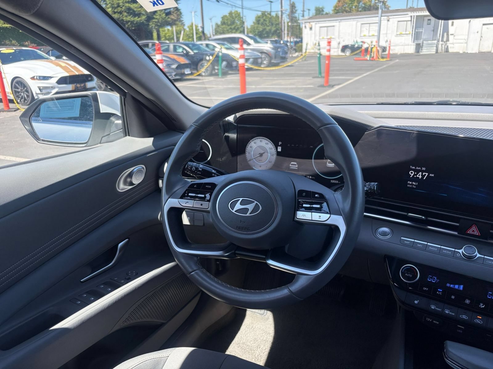 Used 2025 Hyundai Elantra SEL FWD image 35