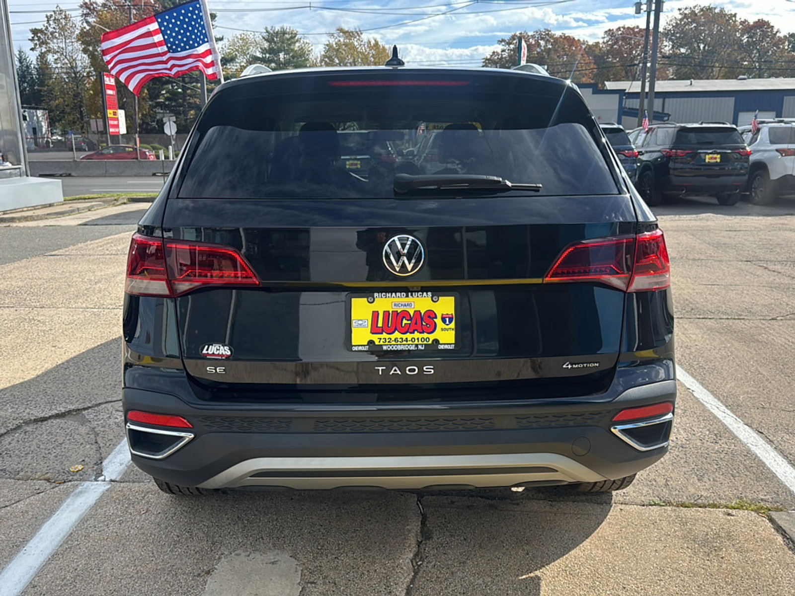 Used 2024 Volkswagen Taos SE image 5