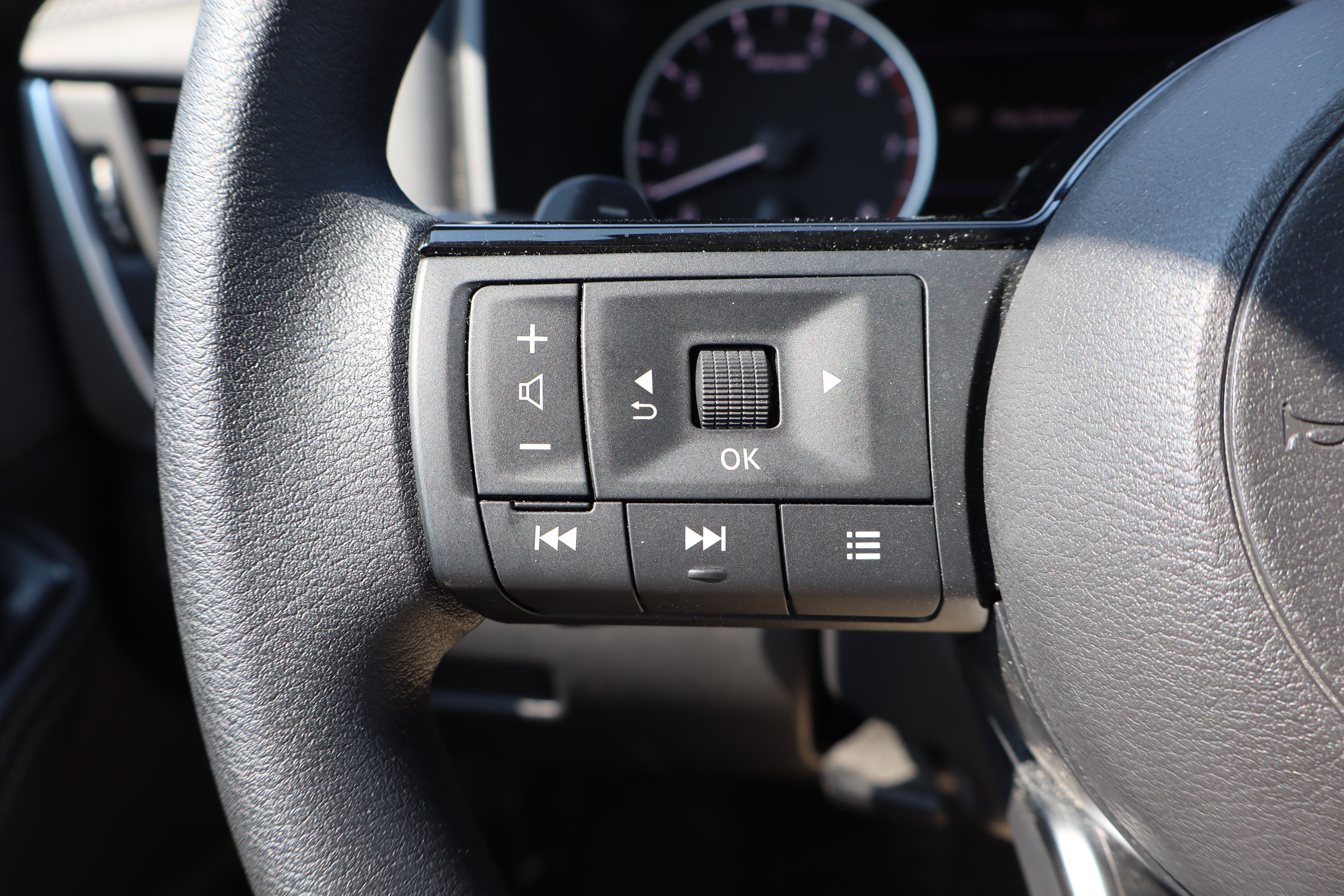 Used 2023 Nissan Rogue SV AWD/4WD image 15