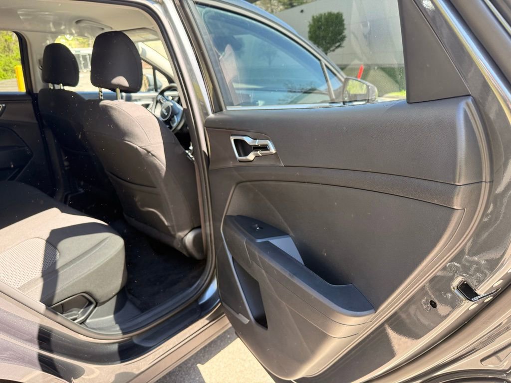 Used 2025 Kia Sportage LX AWD/4WD image 11