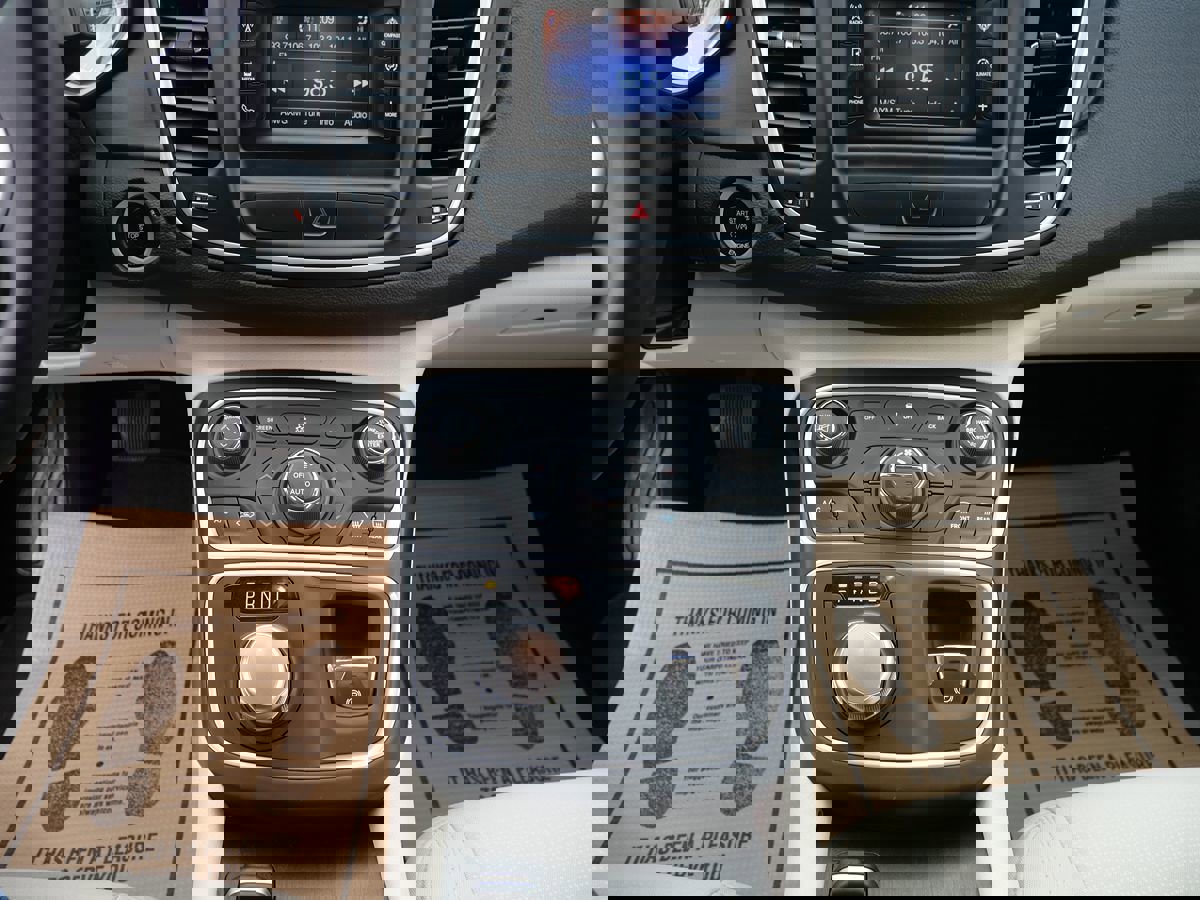 Used 2015 Chrysler 200 Limited w/ Convenience Group image 12