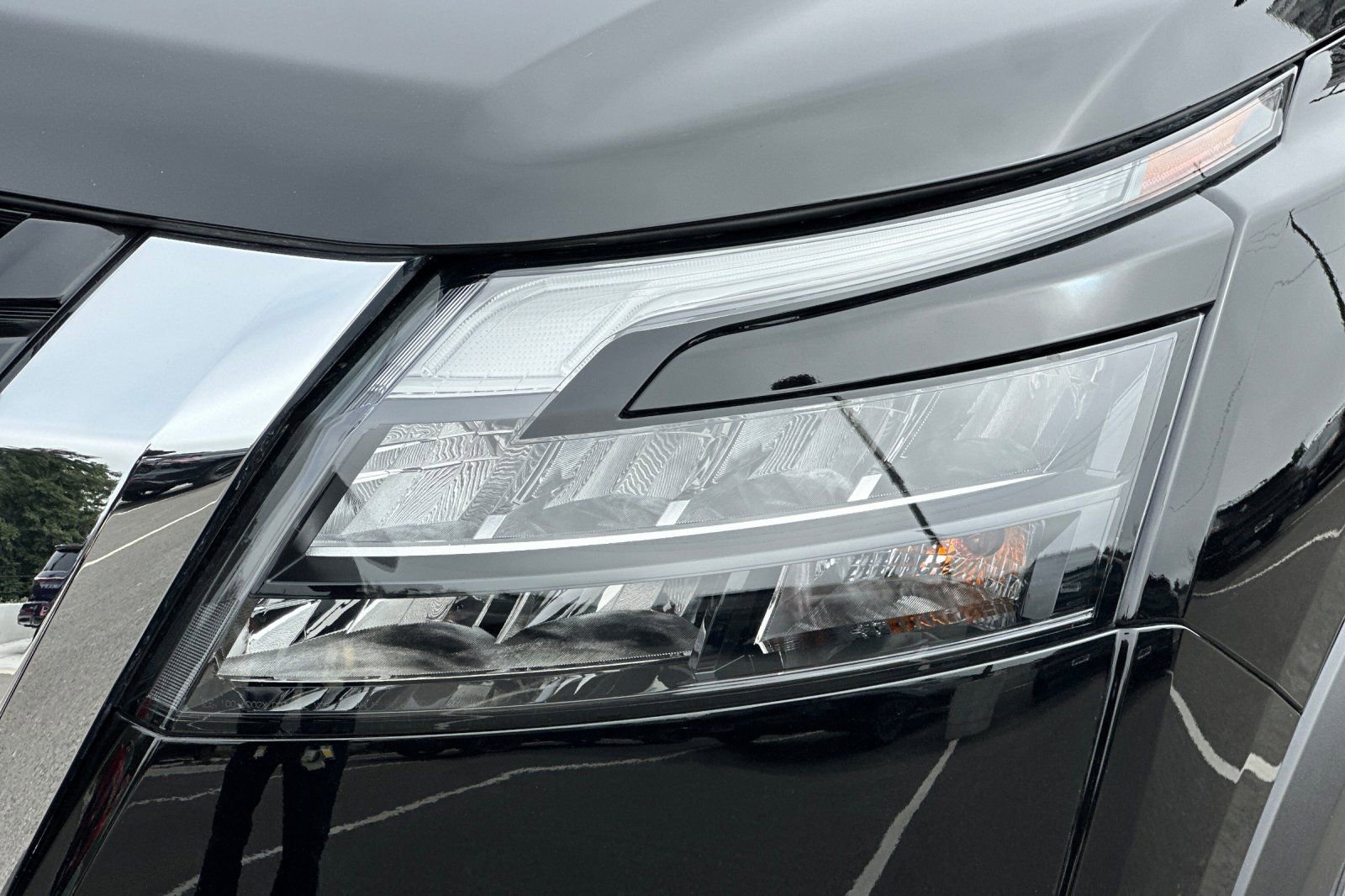 Certified 2025 Nissan Pathfinder SV image 52