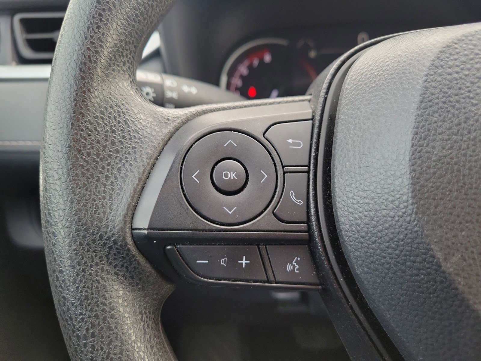 Used 2024 Toyota RAV4 LE FWD image 22