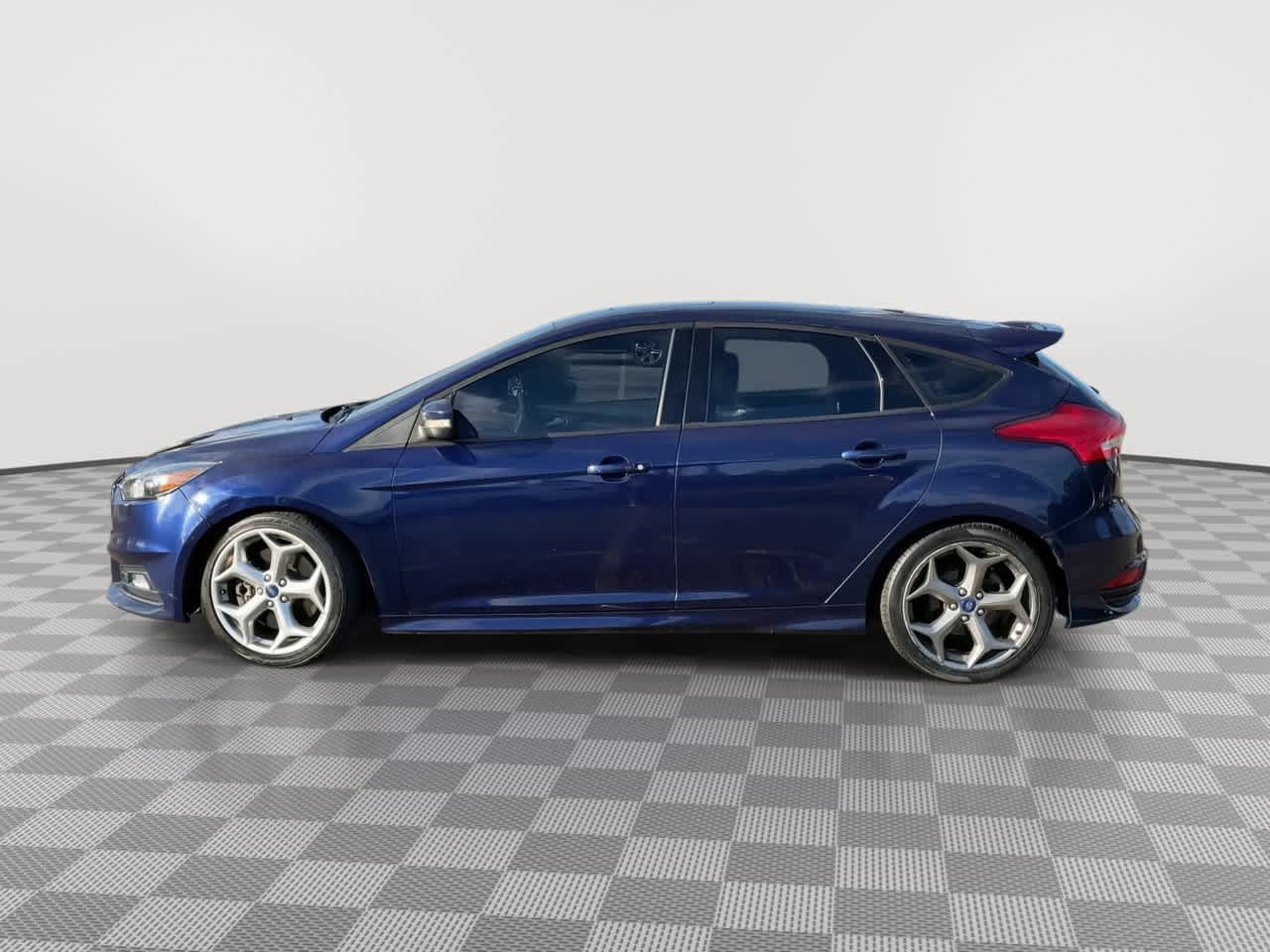 Used 2017 Ford Focus ST w/ Equipment Group 402A FWD image 5