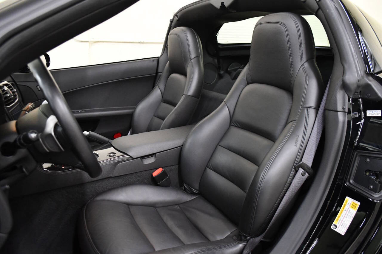 Used 2011 Chevrolet Corvette Coupe w/ 1LT RWD image 9