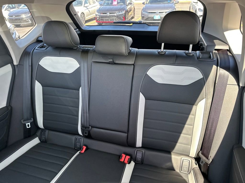New 2026 Volkswagen Taos SEL image 27
