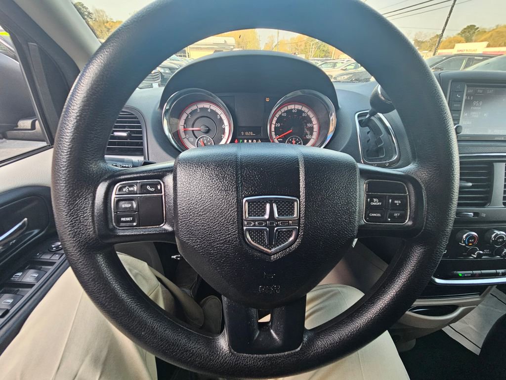 Used 2018 Dodge Grand Caravan SE w/ UConnect Hands-Free Group image 15