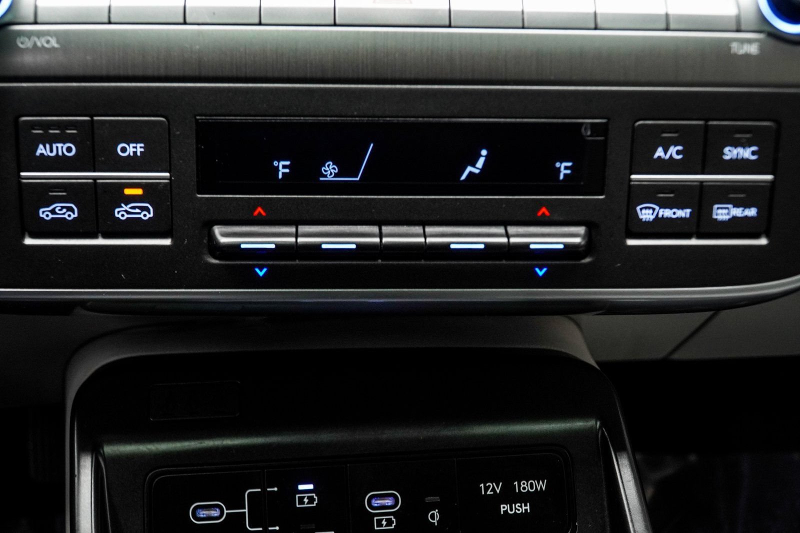 Used 2024 Hyundai Kona Limited AWD/4WD image 21