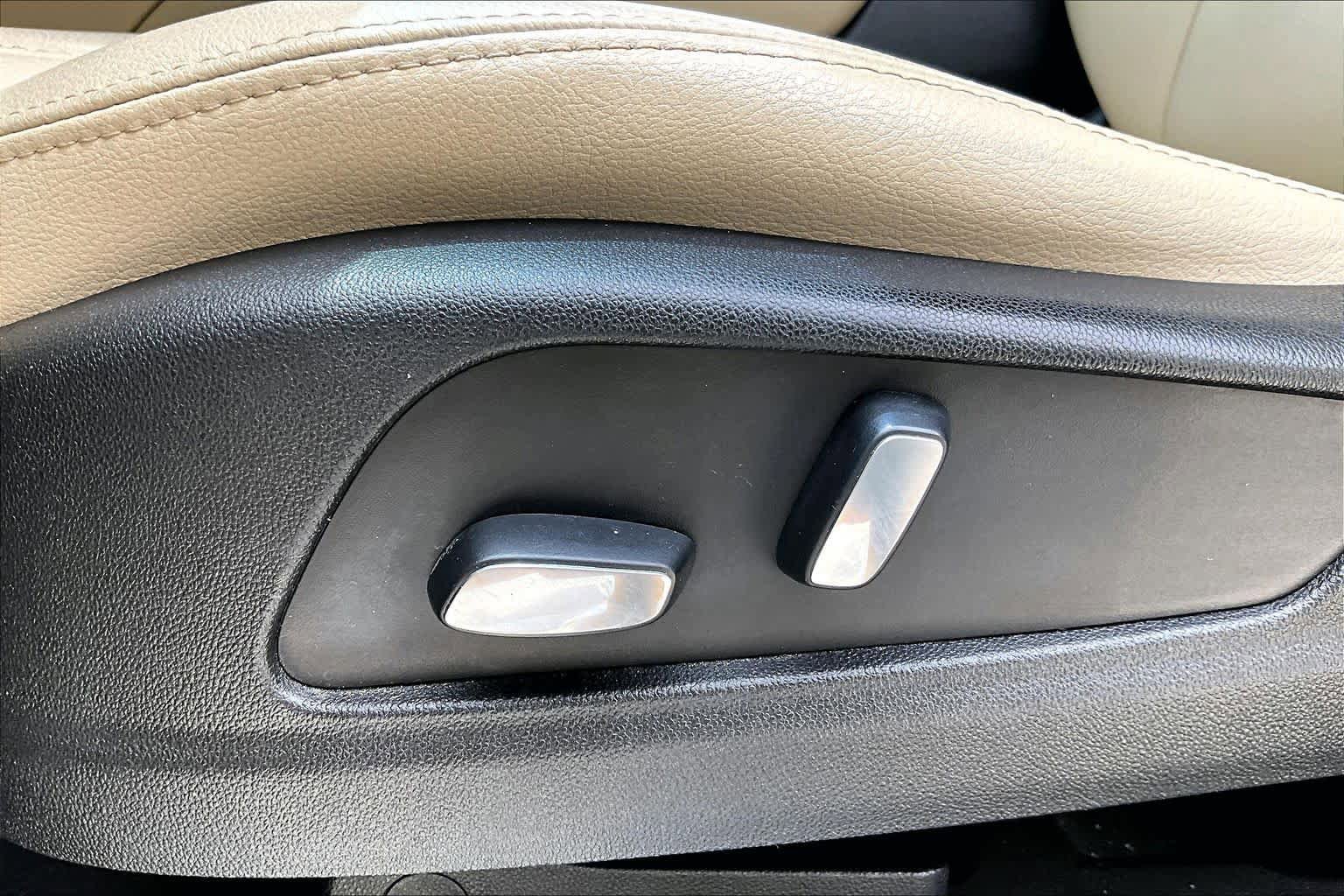 Used 2018 Cadillac XT5 FWD image 29