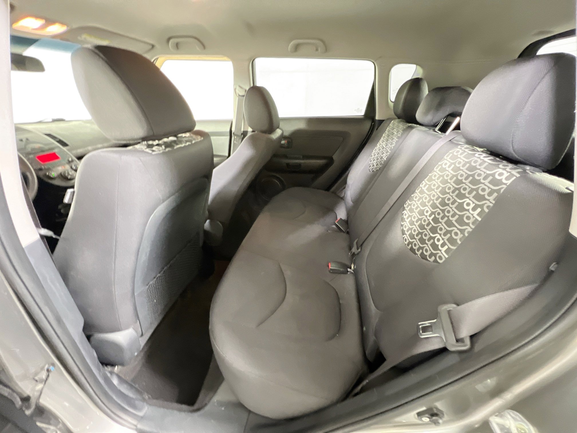 Used 2011 Kia Soul ! FWD image 21