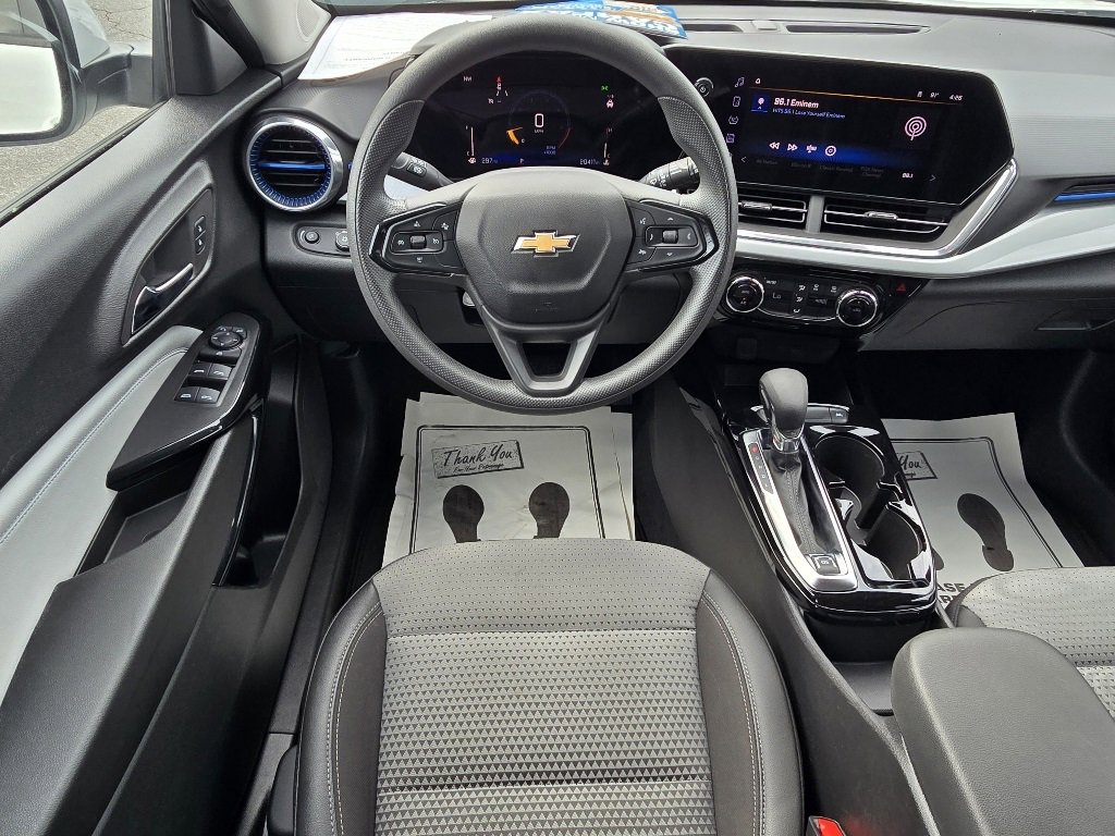 Used 2024 Chevrolet Trax LT image 3
