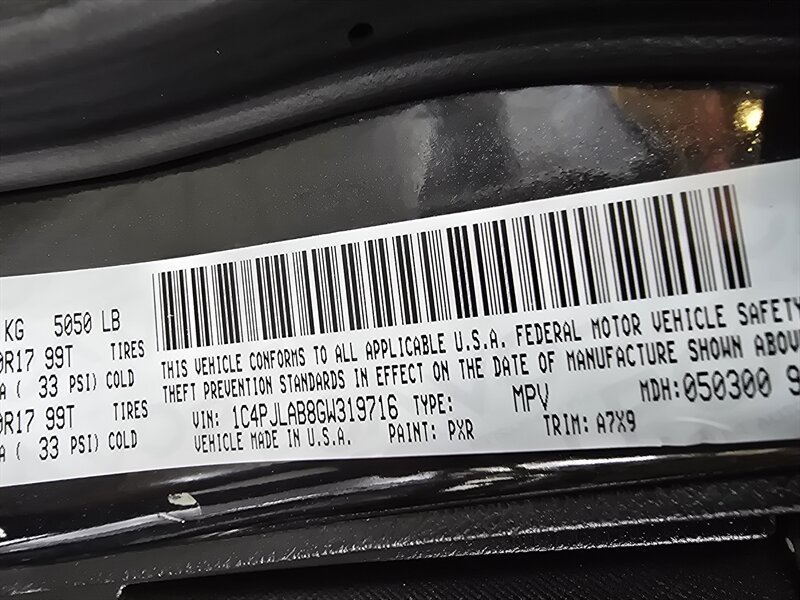 Used 2016 Jeep Cherokee Sport FWD image 32