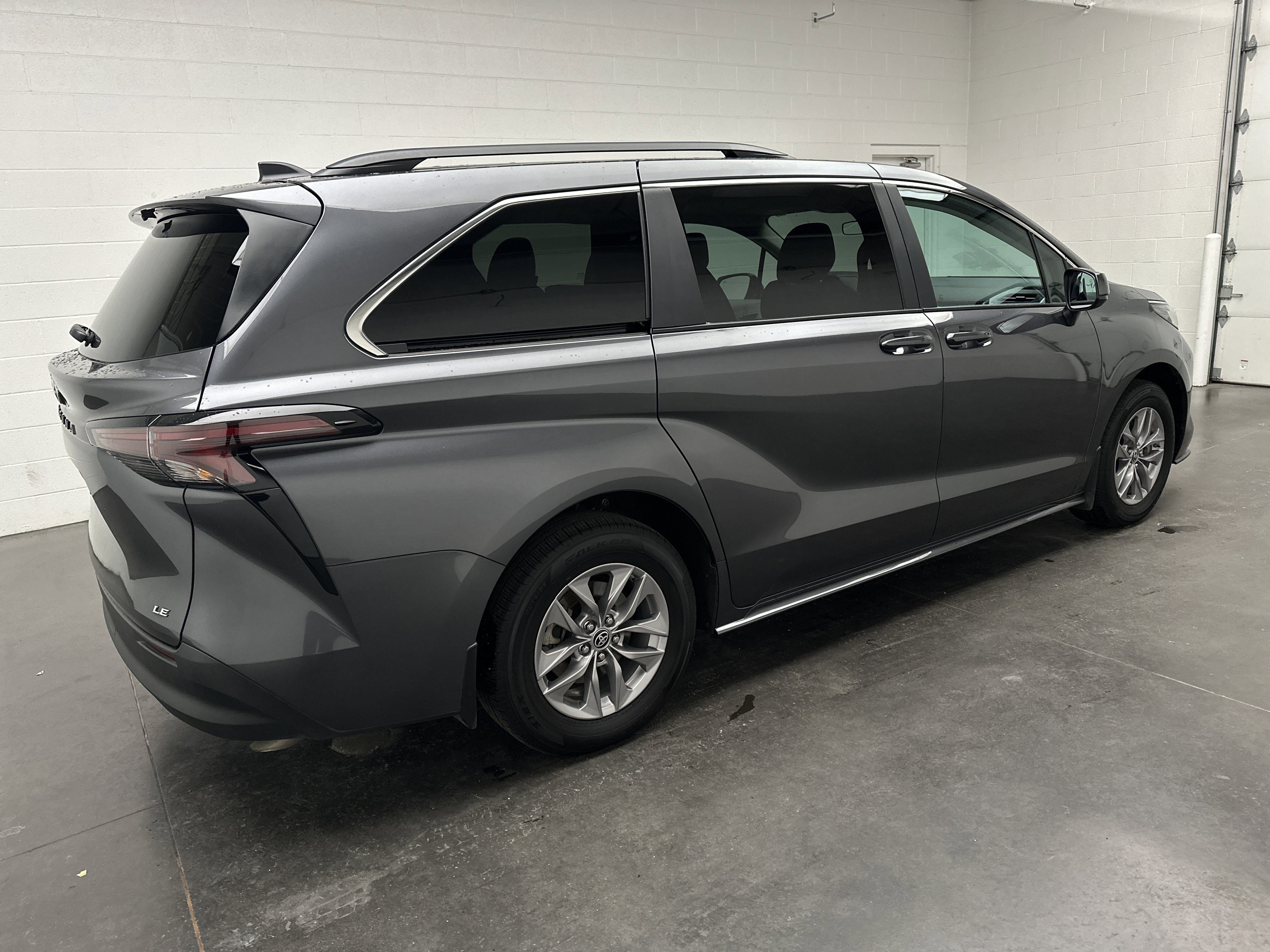 Used 2025 Toyota Sienna LE image 10