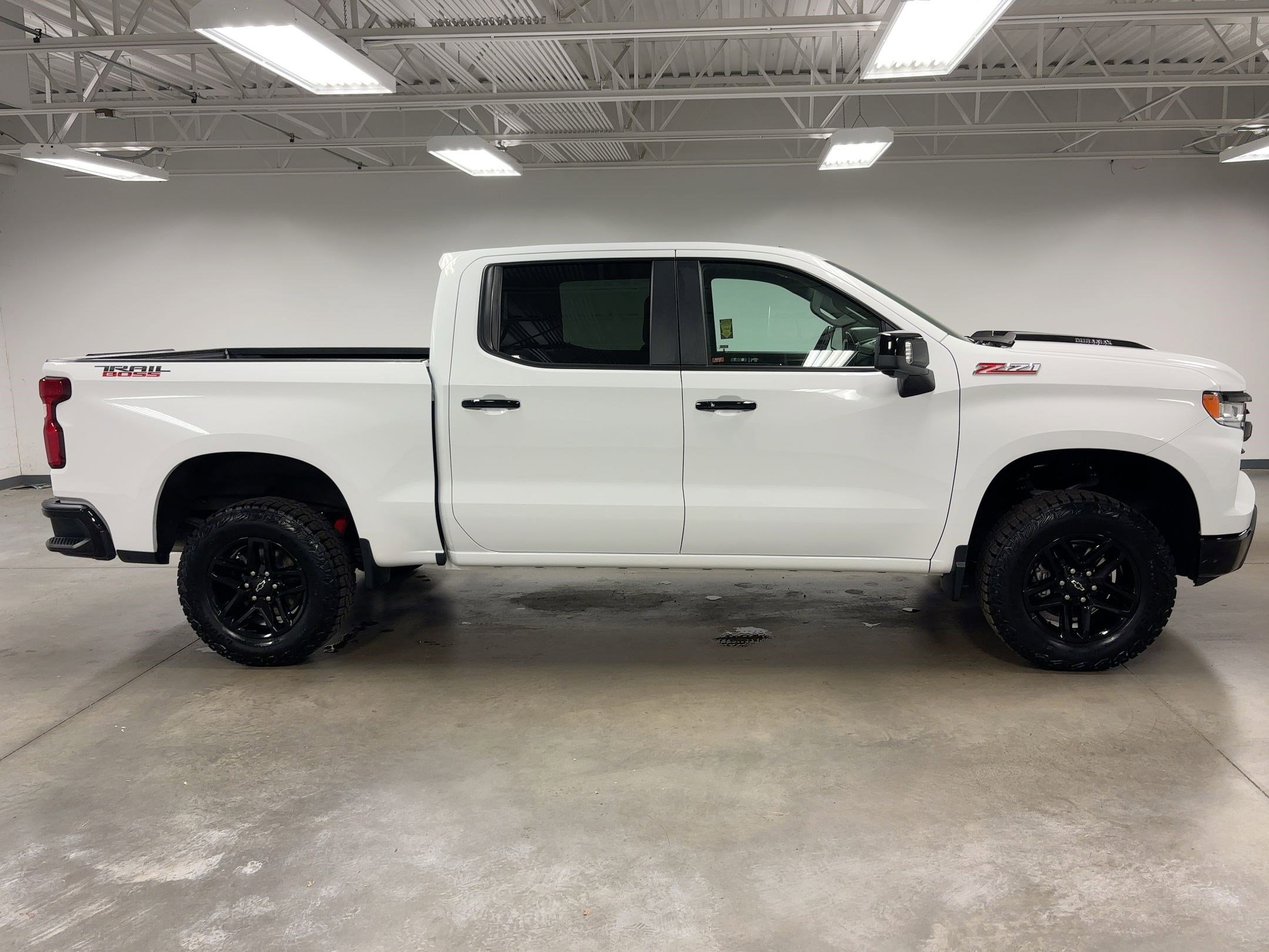 Used 2024 Chevrolet Silverado 1500 LT Trail Boss w/ LT Trail Boss Premium Package image 6