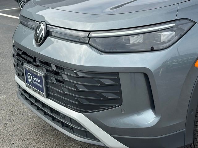 Certified 2025 Volkswagen Tiguan SE w/ Panoramic Sunroof Package AWD/4WD image 9