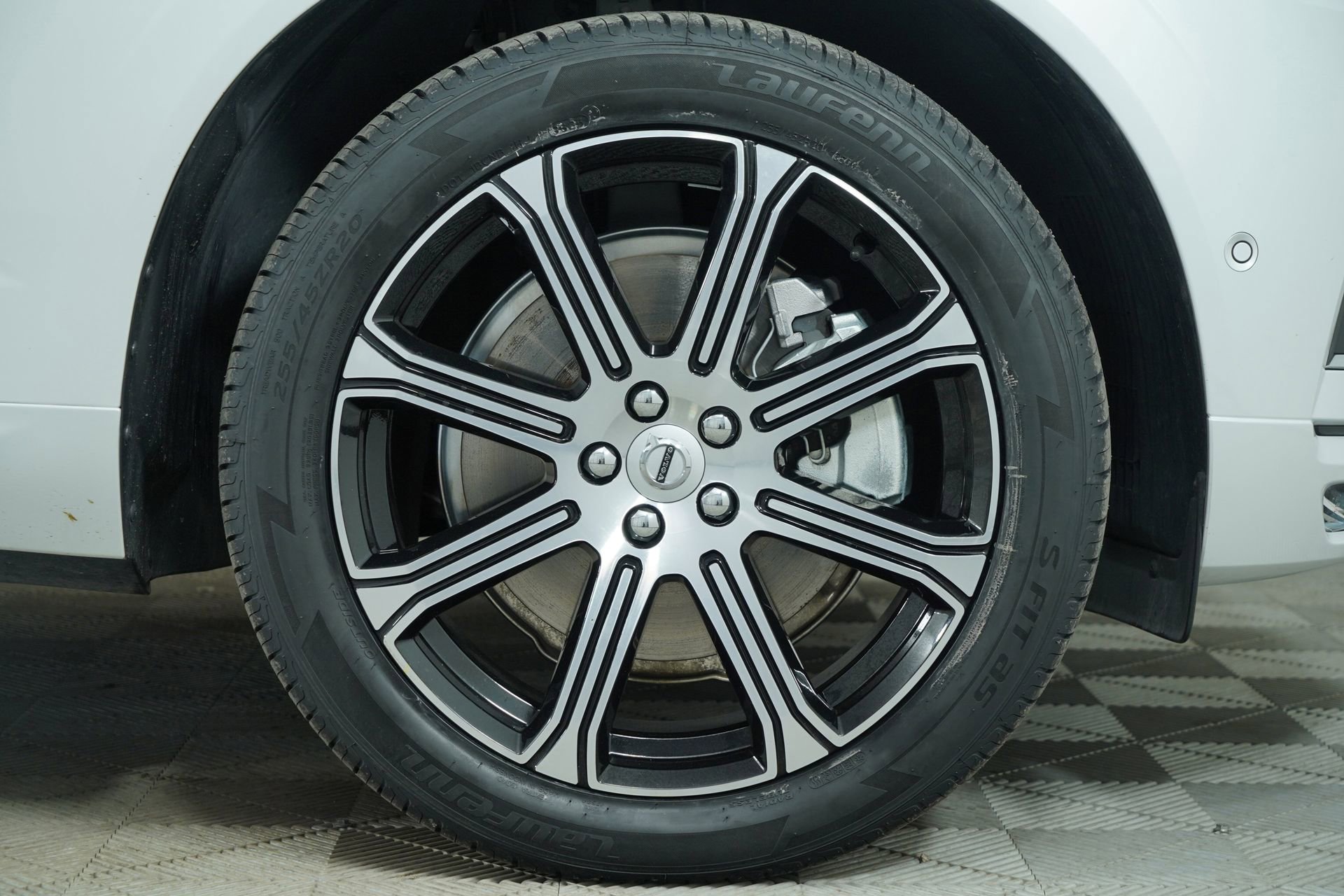 Used 2020 Volvo XC60 T6 Inscription w/ Protection Package Premier image 13