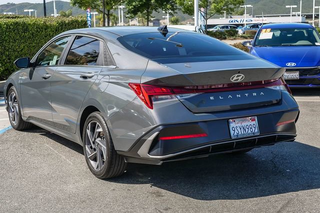 Certified 2025 Hyundai Elantra SEL FWD image 4