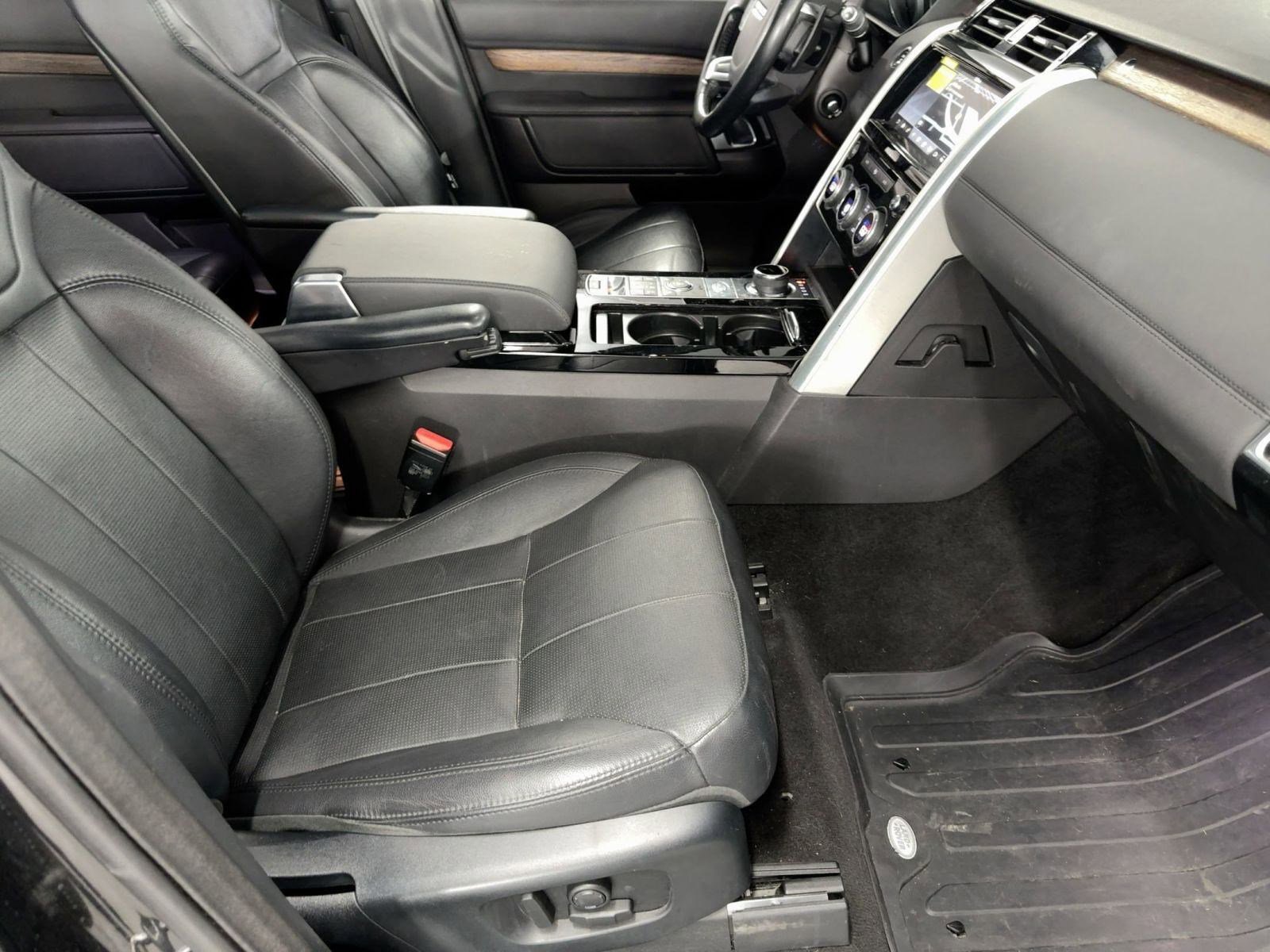 Used 2017 Land Rover Discovery HSE image 30