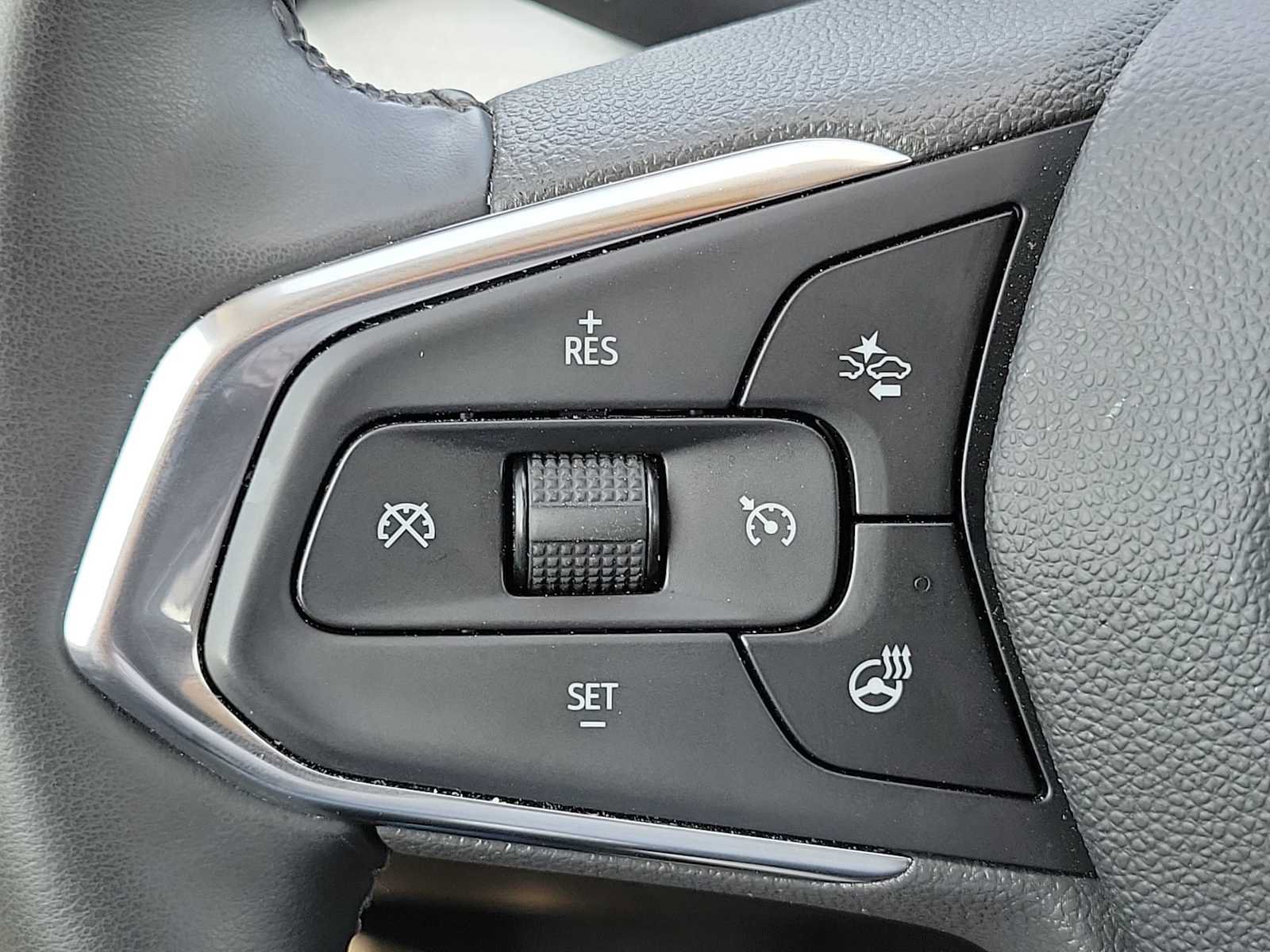 Used 2025 Chevrolet Trax LT w/ LT Convenience Package FWD image 23