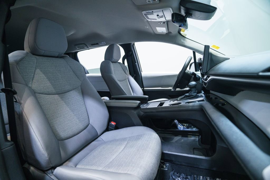 Certified 2026 Toyota Sienna LE FWD image 15