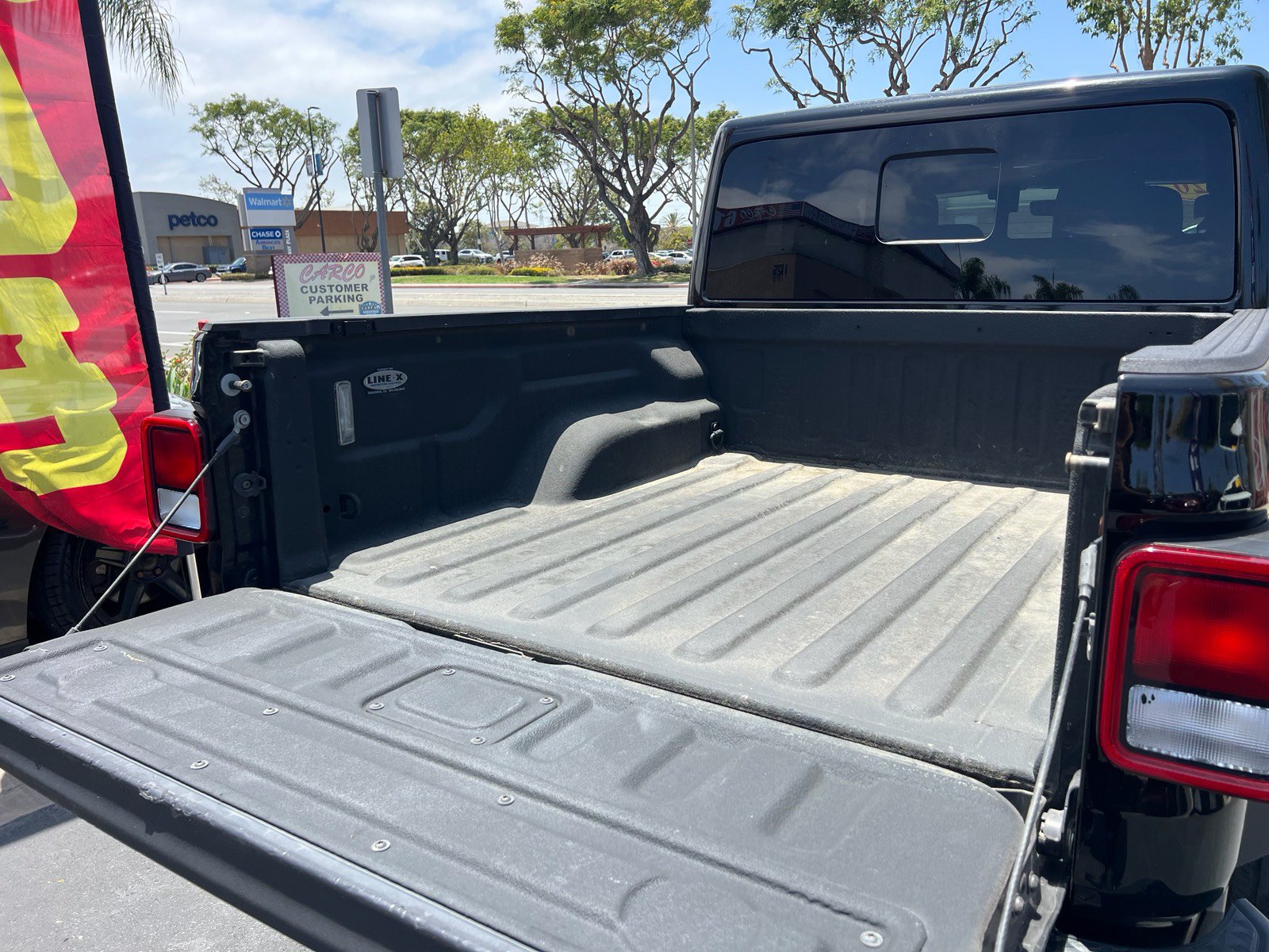 Used 2020 Jeep Gladiator Overland AWD/4WD image 10