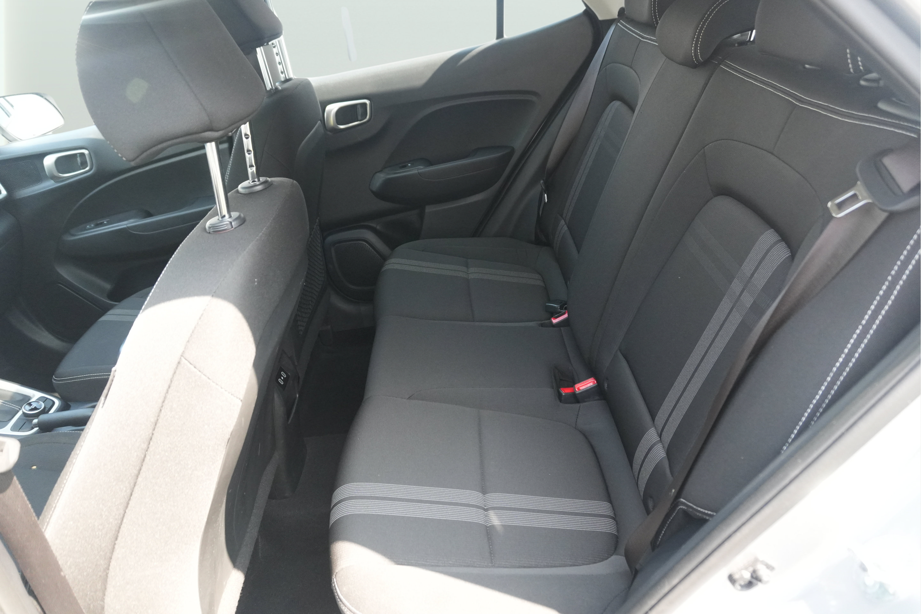 Used 2025 Hyundai Venue SEL FWD image 17