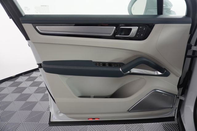 Used 2022 Porsche Cayenne Turbo image 23