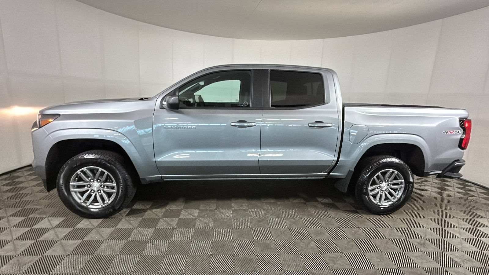 Used 2024 Chevrolet Colorado LT w/ LT Convenience Package AWD/4WD image 5
