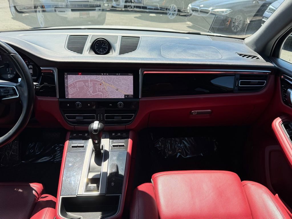 Used 2023 Porsche Macan AWD/4WD image 31