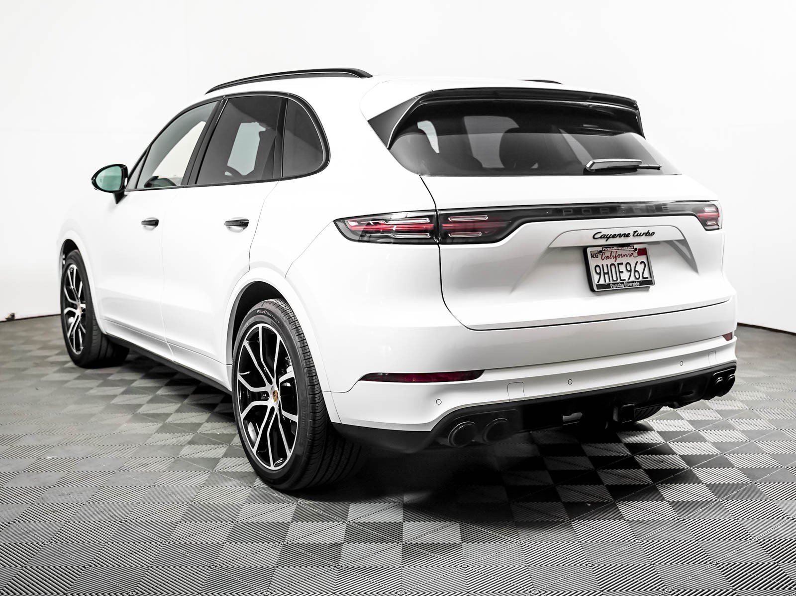 Certified 2023 Porsche Cayenne Turbo AWD/4WD image 3