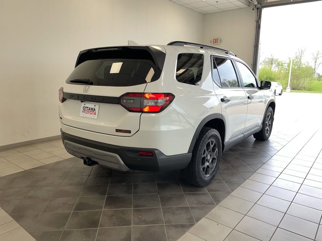 Used 2023 Honda Pilot TrailSport image 5