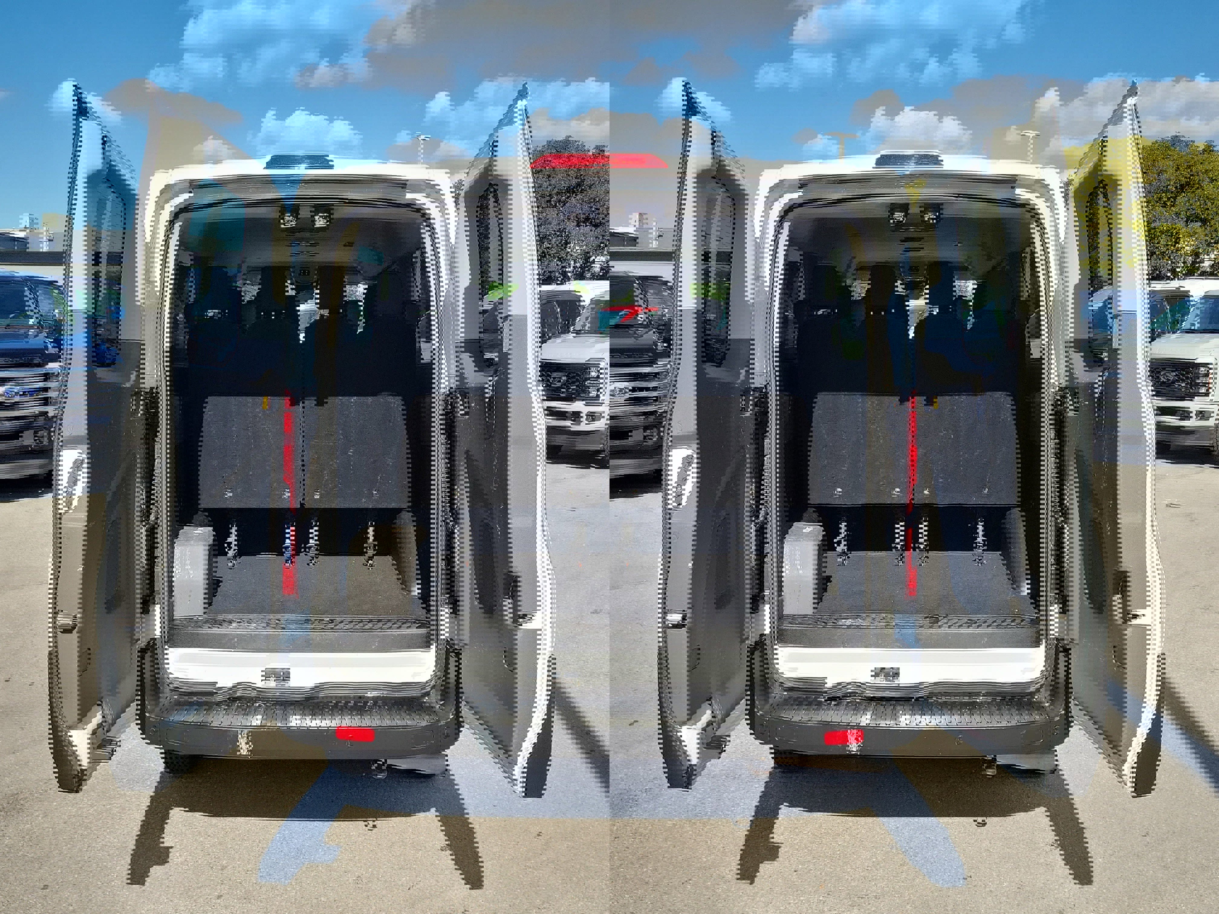 Used 2023 Ford Transit 350 XLT image 17