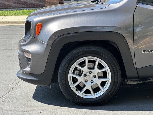 Used 2020 Jeep Renegade Latitude w/ Popular Equipment Group FWD image 11